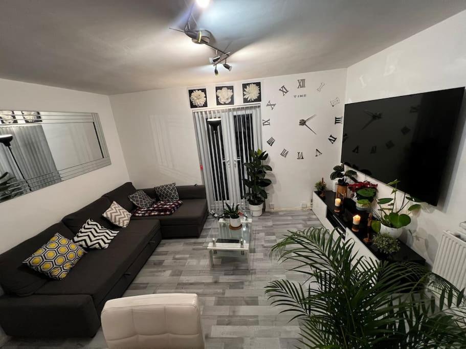 1-Bed Flat With Fast Wi-Fi In Prime Location 15Mins From Central London Bagian luar foto