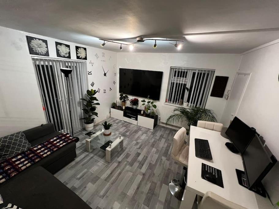1-Bed Flat With Fast Wi-Fi In Prime Location 15Mins From Central London Bagian luar foto